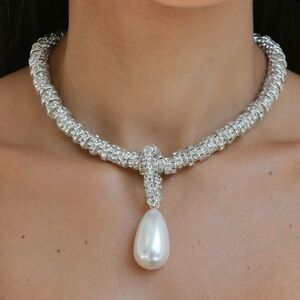 Julietta Pearl Drop Necklace